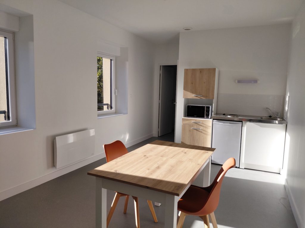 Un studio est disponible à l'étage de la maison médicale, idéal pour loger vos stagiaires ou remplaçants.